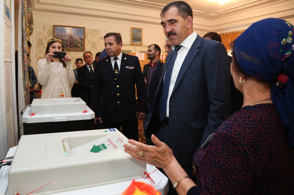 Глава Ингушетии посетил несколько избирательных участков республики