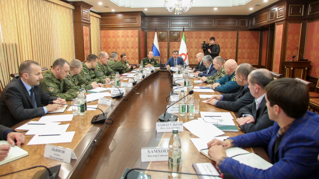 Юнус-Бек Евкуров встретился с представителями Министерства обороны России