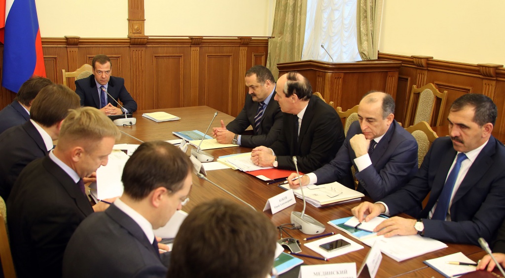 Медведев отметил ряд проблем в сфере медицины на Северном Кавказе
