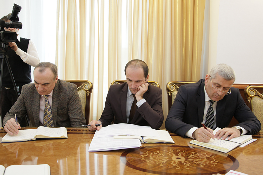 Председатель Правительства Ингушетии провел плановое совещание с вице-премьерами и руководителями профильных ведомств