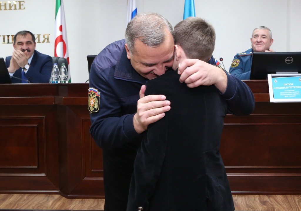 Глава МЧС России наградил ингушского мальчика, спасшего сестер во время пожара