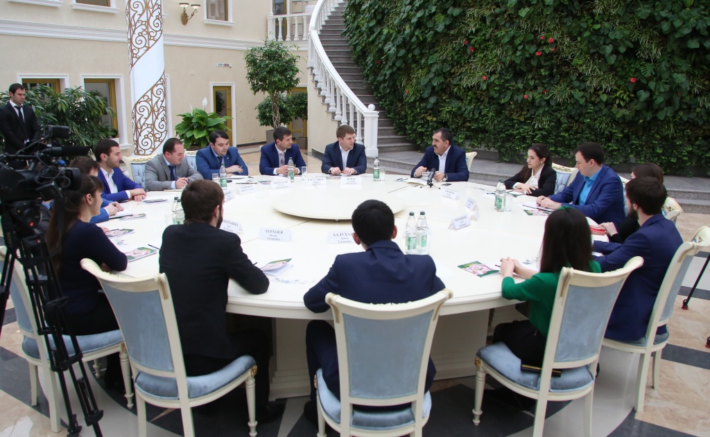 Глава Ингушетии встретился с представителями молодёжных движений республики