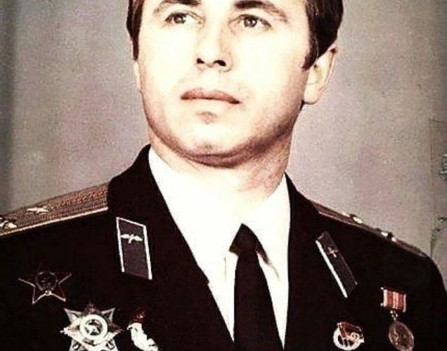 29 лет назад при выполнении летного задания погиб первый Герой России Суламбек Осканов