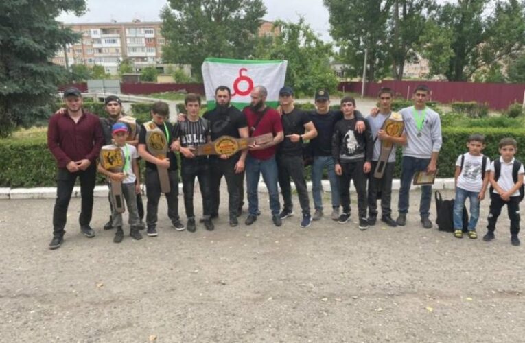 Бойцы ММА из Сунженского района Ингушетии завоевали 7 поясов на турнире «Битва гор»