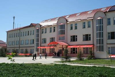В городе Назрани Ингушетии провели подготовку прилегающих к школам территорий