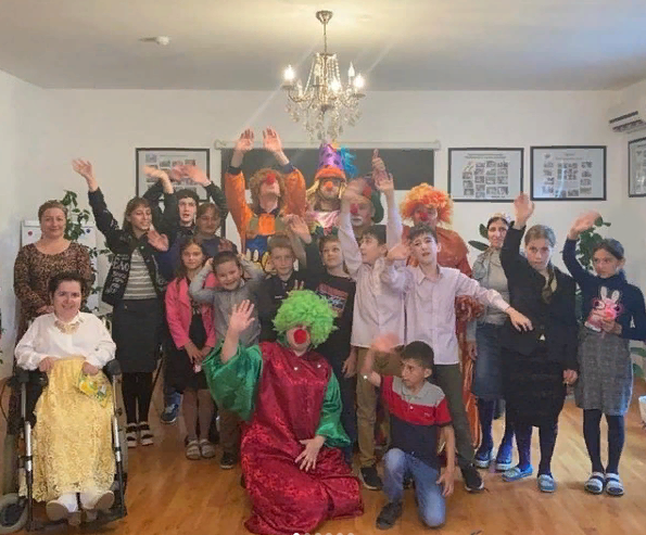 В День Ингушетии артисты подарили детям республики праздничное клоун-шоу