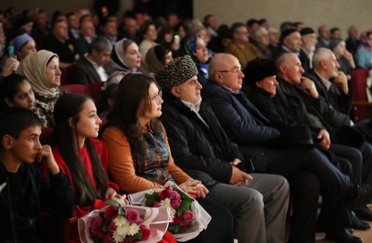 В ДК города Назрани прошло торжественное мероприятие в честь Дня народного единства