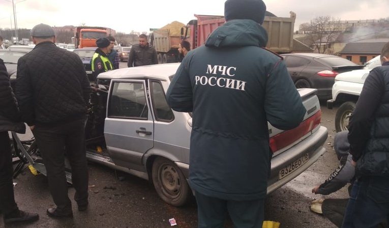 В ДТП с пассажирским автобусом в Ингушетии пострадал водитель легковушки