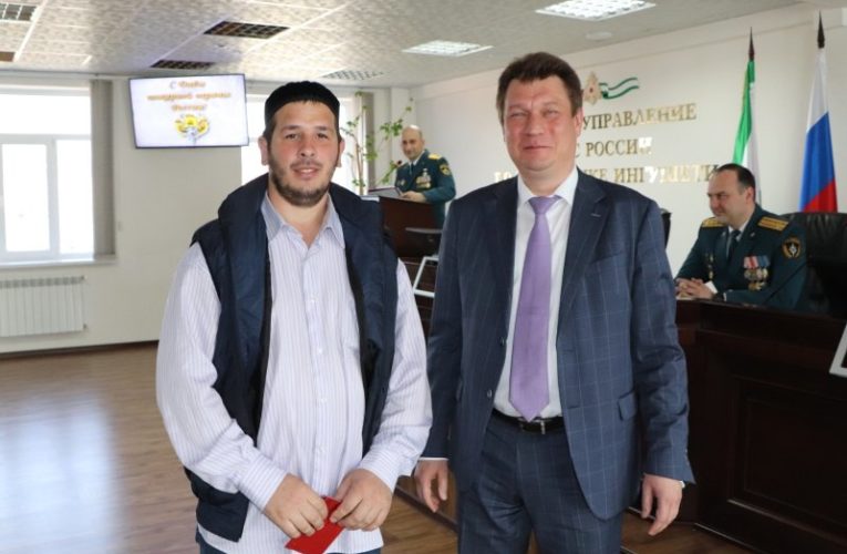 В Ингушетии за спасение тонущего человека наградили молодых людей