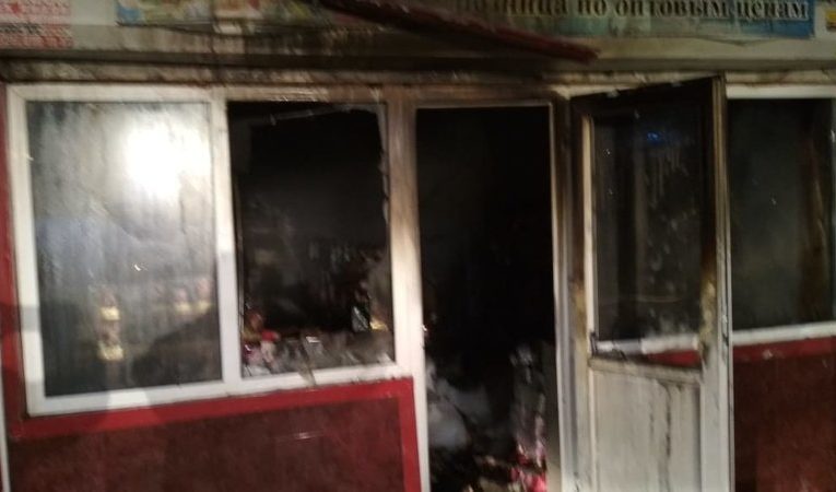 В Ингушетии загорелся склад магазина