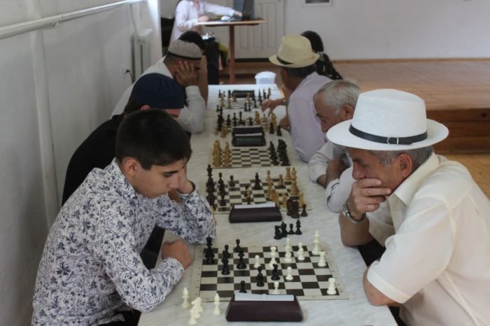 В Ингушетии провели шахматный турнир в честь известного журналиста и писателя Мурата Картоева