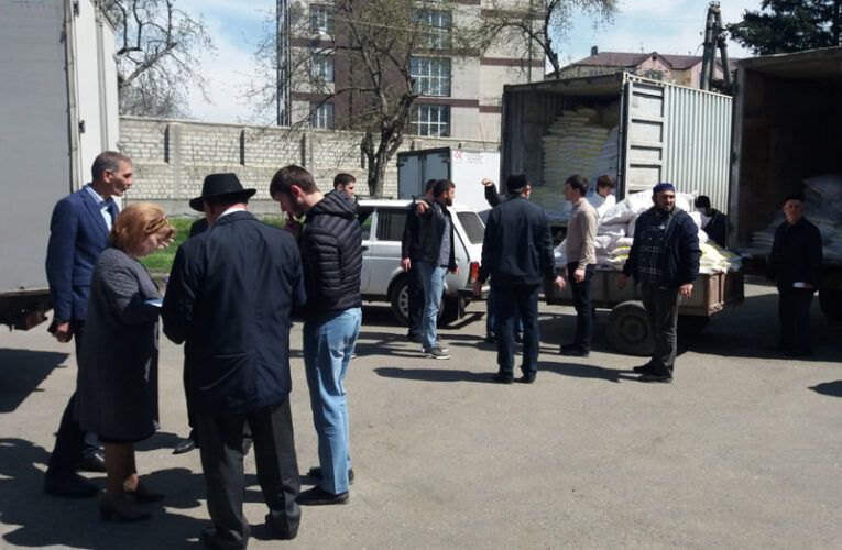 В Назрани раздали саг1а от лица депутата Госдумы Бекхана Барахоева