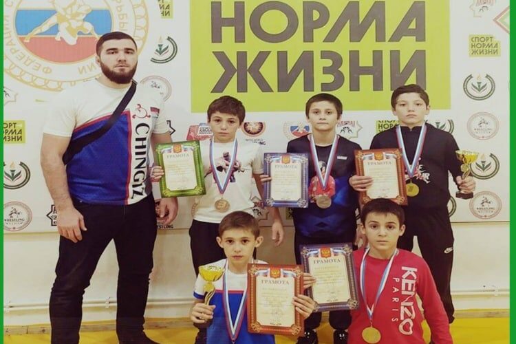 Воспитанники долаковской спортшколы из Ингушетии стали победителями и призерами турнира по вольной борьбе