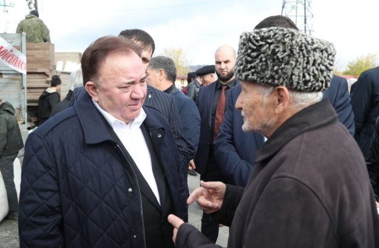 Глава Ингушетии посетил субботнюю сельхозярмарку в Малгобеке