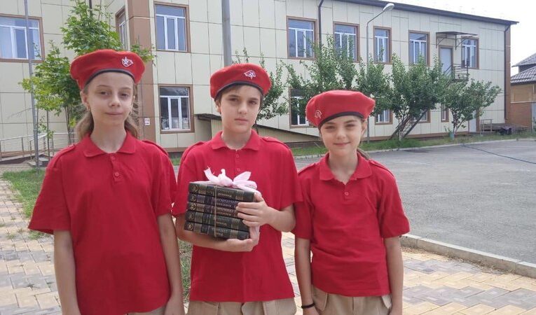 Ингушские школьники собрали более 500 книг в рамках акции «Книги — Донбассу»