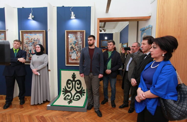 Музей ИЗО Ингушетии представил в Дагестане выставку современного изобразительного искусства