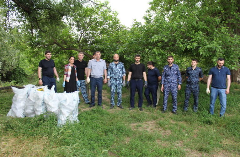 Сотрудники ОФСИН по Ингушетии собрали 40 мешков мусора на берегу реки Сунжа