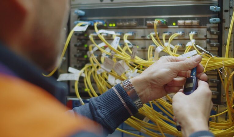«Цифровая образовательная среда»: «Ростелеком» создал ИТ-инфраструктуру в 9 тысячах школ